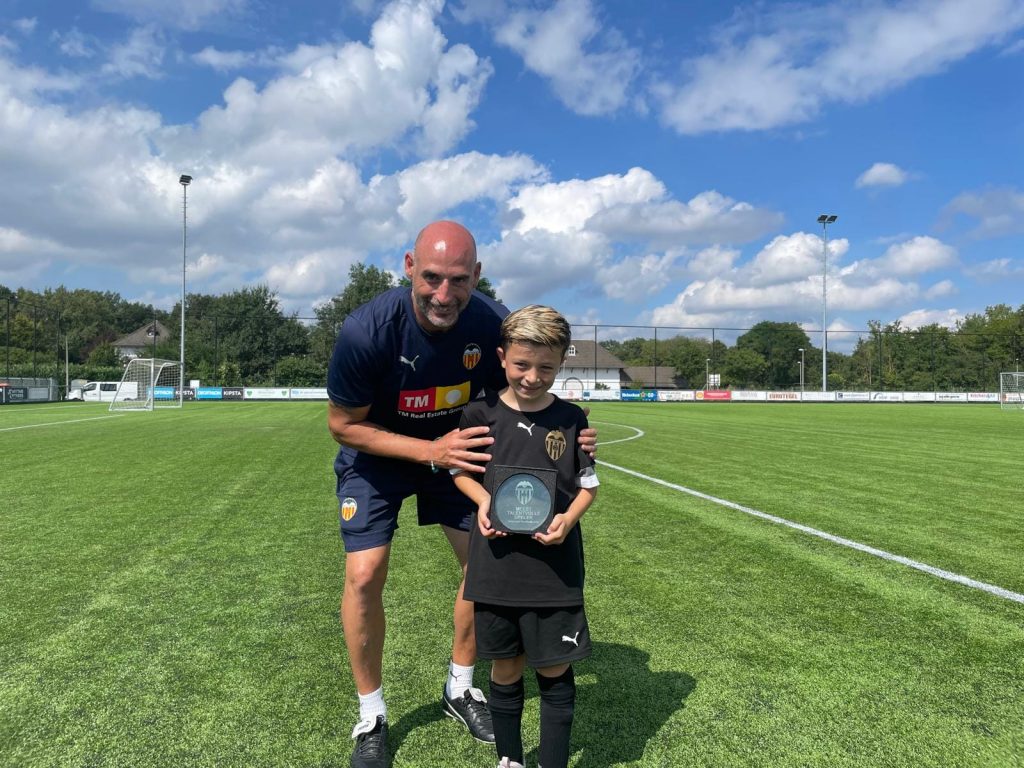 Voetbaltalent Alessio Müller uit Maastricht duikt in de wereld van Valencia CF!