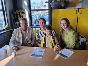 VV Haastrecht verwelkomt Knotters Elektra b.v. als bordsponsor op de vereniging! 1